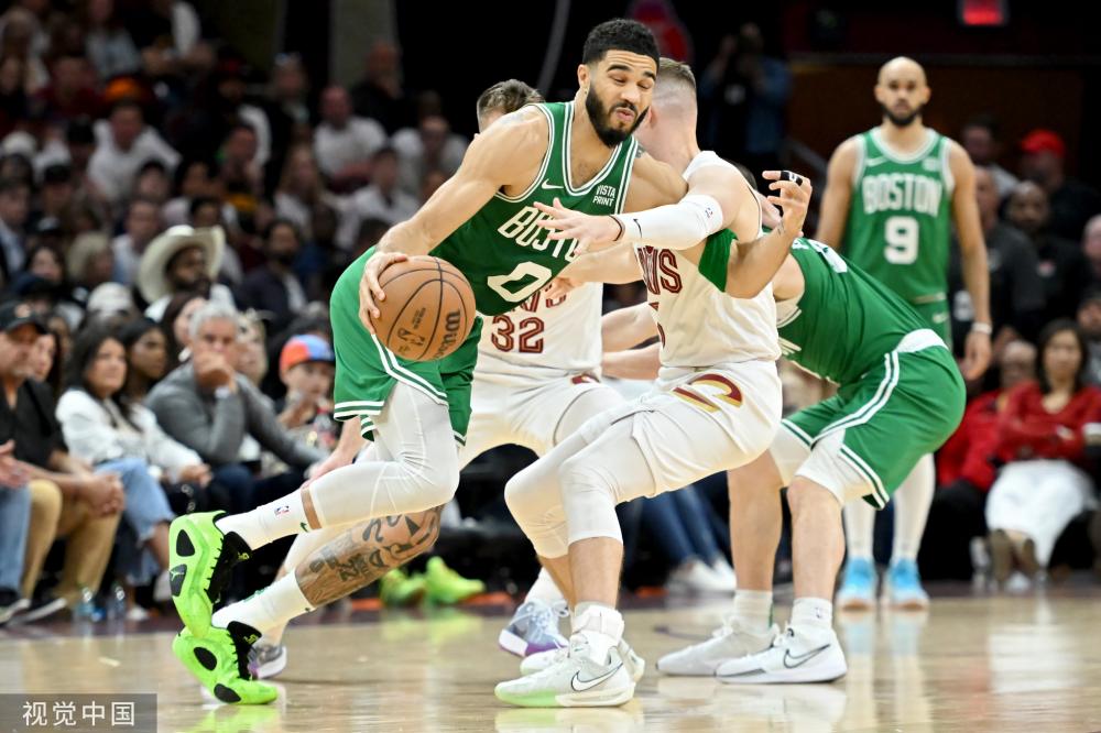 显了两人作 显了两人作