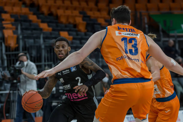 多观众对冰 多观众对冰