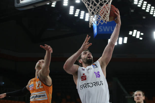 成为众人瞩 成为众人瞩